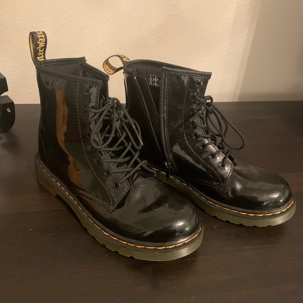 Size 4 kids patent leather Doc Martens EUC